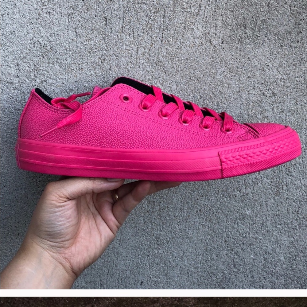 Converse All Stars fuchsia pink sneakers 7.5 new - Picture 2 of 5